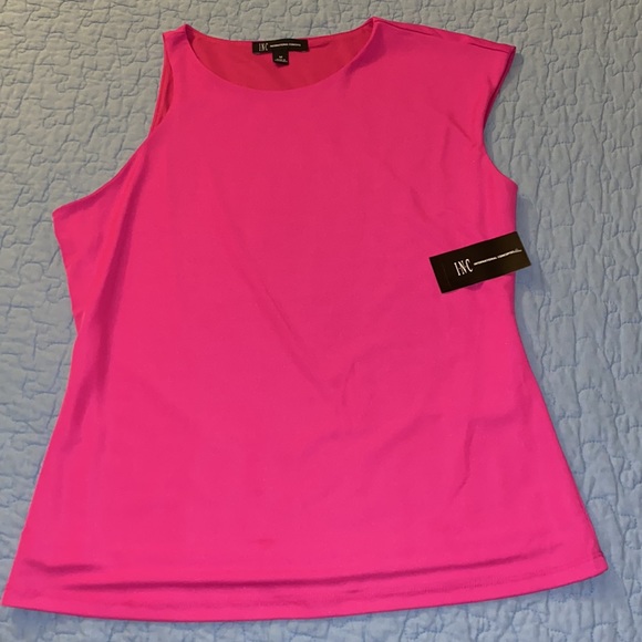 Asymmetrical-sleeved T shirt - Picture 3 of 3